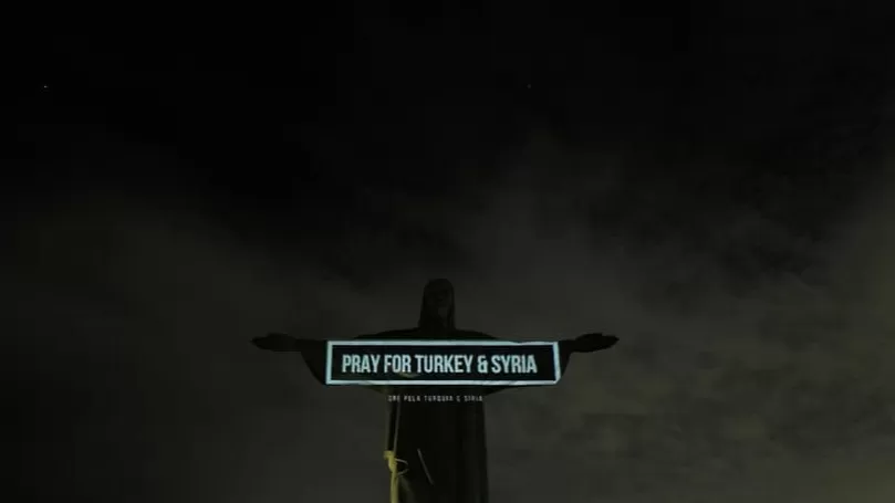 ԼՈՒՍԱՆԿԱՐՆԵՐ․ Ռիո դե Ժանեյրոյում Հիսուս Քրիստոսի արձանը լուսավորվել է Թուրքիայի և Սիրիայի դրոշներով