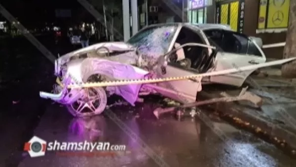 30-ամյա վարորդը Mercedes-ով դուրս է եկել ճանապարհի երթևեկելի գոտուց, բախվել ծառին, ապա՝ էլեկտրասյանը
