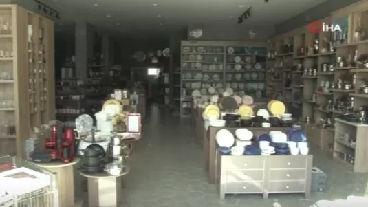 ՏԵՍԱՆՅՈՒԹ․ Ուժգին երկրաշարժի ժամանակ Քահրամանմարաշի ապակե սպասքի խանութն ընդհանրապես չի տուժել