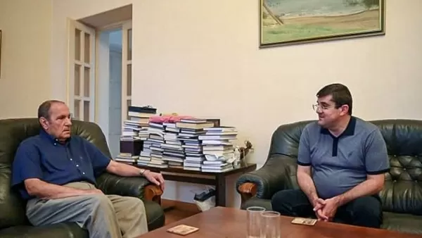  Լևոն Տեր-Պետրոսյանն իր առանձնատանը հանդիպել է ԼՂՀ նախագահ Արայիկ Հարությունյանին