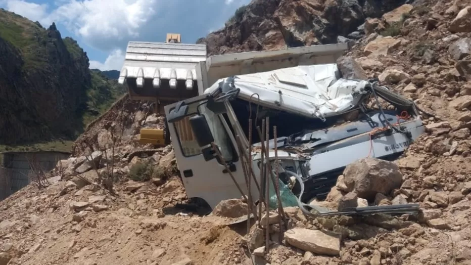 Բջնի գյուղում սարը փլուզվել է տրակտորի և «KamAZ» մակնիշի ավտոմեքենաների վրա. կա 2 տուժած 