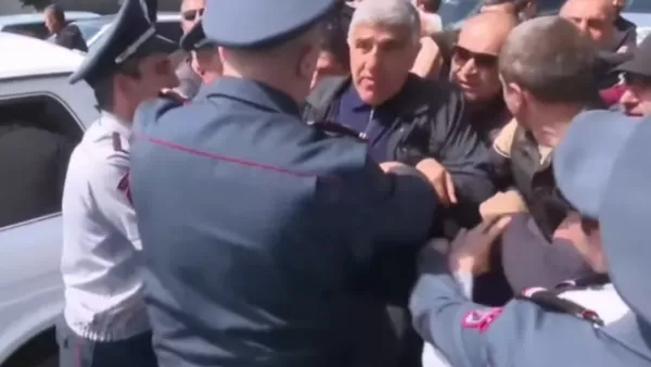 ՏԵՍԱՆՅՈՒԹ. Հրմշտոց` քաղաքացիների և ոստիկանների միջև Երևան-Սևան ավտոճանապարհին