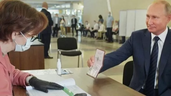 Պուտինը քվեարկել է ՌԴ սահմանադրական փոփոխությունների հանրաքվեի ժամանակ 
