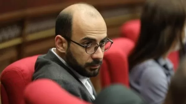 Կներեք, որ սրա դեմքը տեղադրում եմ էջիս. Նաիրա Զոհրաբյանը քպական պատգամավորի մասին գրառում է կատարել 