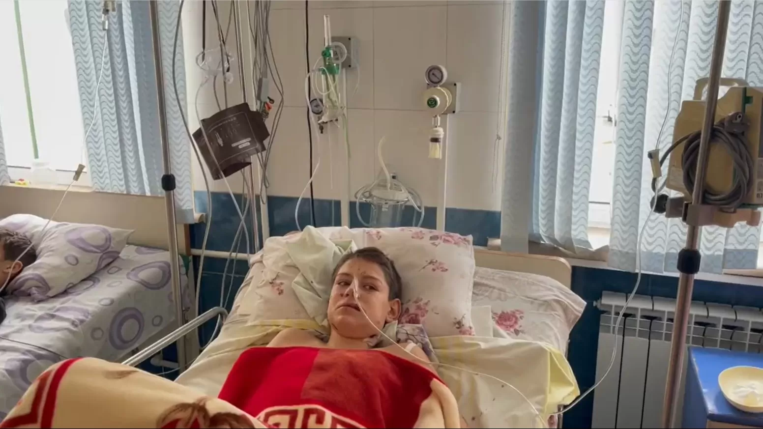 ՏԵՍԱՆՅՈՒԹ. 13-ամյա Մկրտիչն ու նրա մայրը ծանր վիրավորվել են Արցախում իրենց տան վրա ադրբեջանական գնդակոծության հետևանքով. Բեգլարյան