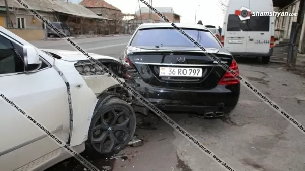 Վթար Ջանիբեկյան փողոցում. BMW X5-ը բախվել է կայանված Mercedes-ին