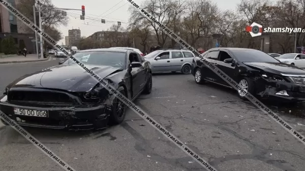 Խոշոր ավտովթար Երևանում. բախվել են Ford Mustang-ն ու ՀՀ ՊՆ պատվիրակության ուղեկցող, հատուկ համարանիշներով Toyota Camry-ն. Shamshyan. com