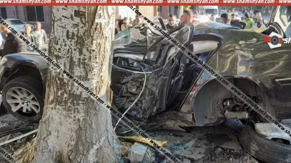 Ողբերգական ավտովթար՝ Երևանում. վարորդի դին ավտոմեքենայից դուրս են բերել փրկարարները