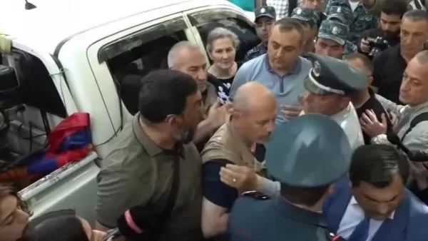 ՏԵՍԱՆՅՈՒԹ․ Ֆռա լսի, արա՛, փռշտամ՝ ուշքդ կեթա, համբալ. զոհերի ծնողների ու դատախազի խորհրդականի հանդիպումը լարվեց