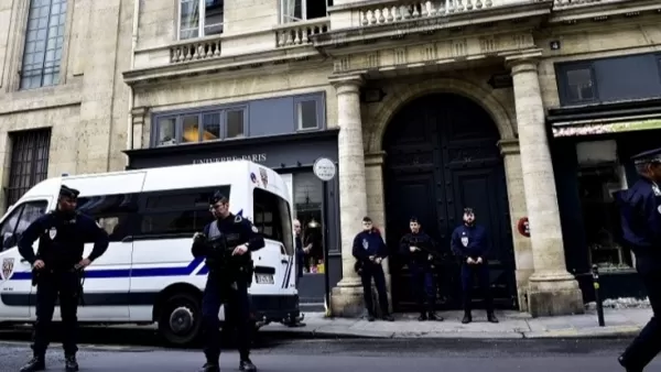 Տղամարդն այրվող շշով փորձել է Ֆրանսիայի նախագահի նստավայր՝ Ելիսեյան պալատ ներխուժել