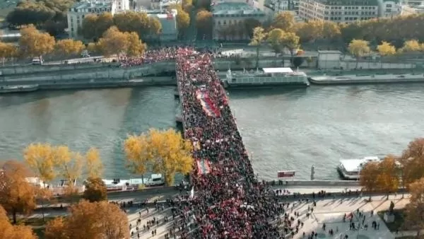 Ֆրանսիահայերը  բողոքի խաղաղ ցույցն են իրականացրել  Փարիզի Սենա գետի ողջ երկայնքով